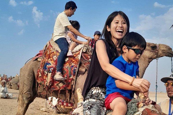 ギザのピラミッド ツアー、サッカラ、メンフィスのオールインクルーシブ ガイド付き旅行