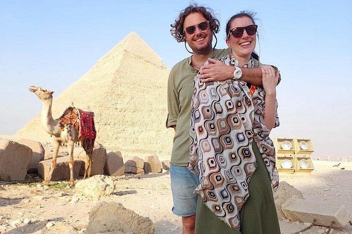 ギザのピラミッド ツアー、サッカラ、メンフィスのオールインクルーシブ ガイド付き旅行