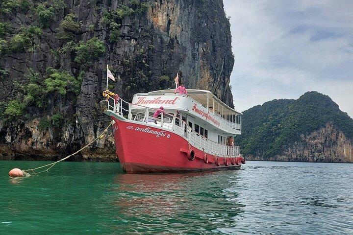 パンガー湾の洞窟カヌーとジェームズボンド島を大型船で巡る