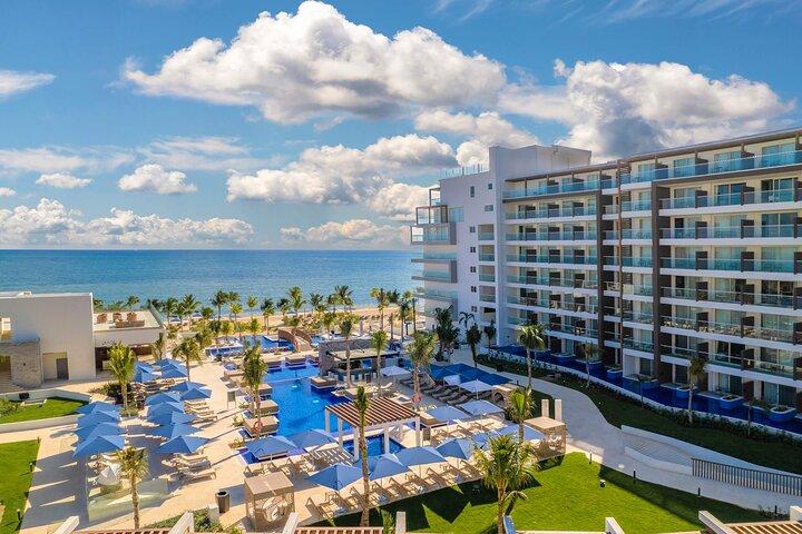 Transporte Privado al Aeropuerto de Cancún y Royalton Riviera Cancún