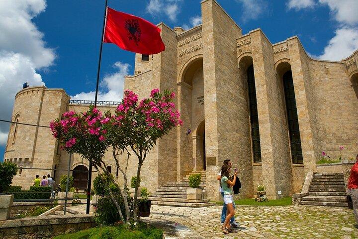 Tour privato in Albania: Dalle Alpi Settentrionali alla Riviera (5 Giorni)