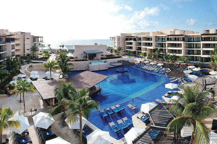 Aeropuerto de Cancún y Hideaway en Royalton Cancún Private Shuttle