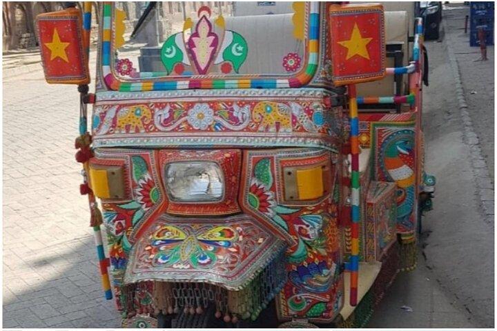 Visita guiada a la ciudad amurallada de Lahore en rickshaw Rangeela