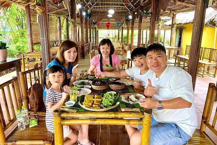 バイクで巡るダナン郷土料理ツアー + 観光 安全で楽しい