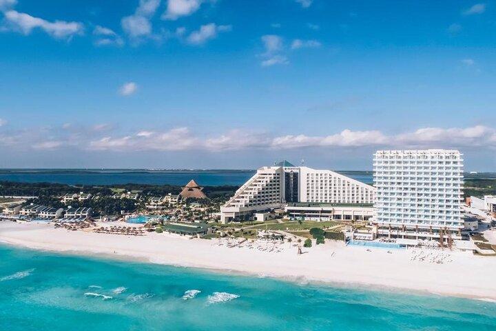 Transporte Privado al Aeropuerto de Cancún y Iberostar Selection Cancún