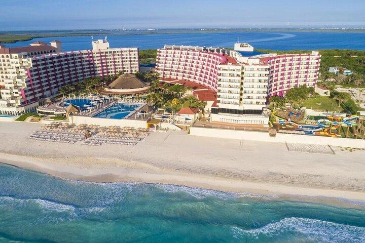 Navette privée de l'aéroport de Cancun et du Crown Paradise Club Cancun