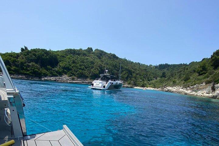 Descubra a magia costeira de Corfu