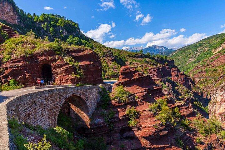 Favoloso tour privato di un'intera giornata al Red Canyon ed Entrevaux