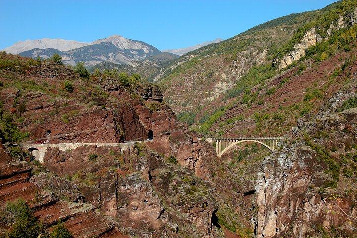 Favoloso tour privato di un'intera giornata al Red Canyon ed Entrevaux