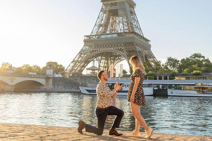 エッフェル塔でのプライベートガイド付きプロによる写真撮影