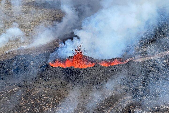 アイスランド火山噴火地域ヘリコプターツアー（レイキャビク発）