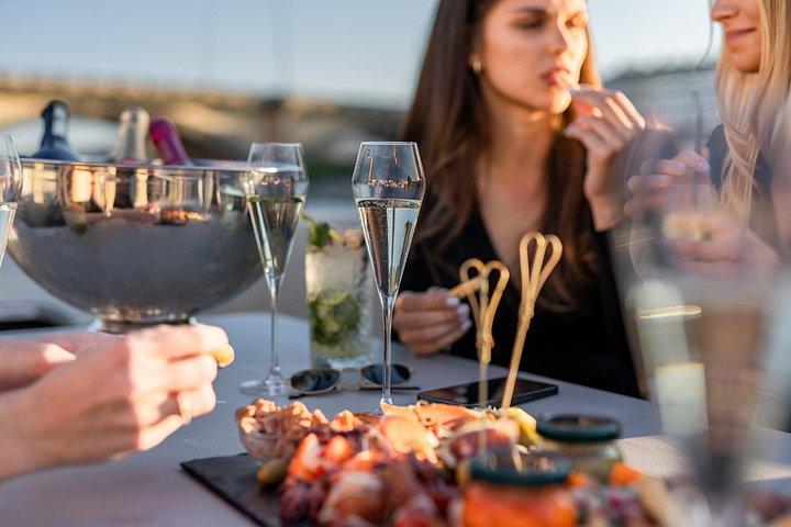VIP プラハ ヨットボート ポンツーン エクスペリエンス: 飲み放題