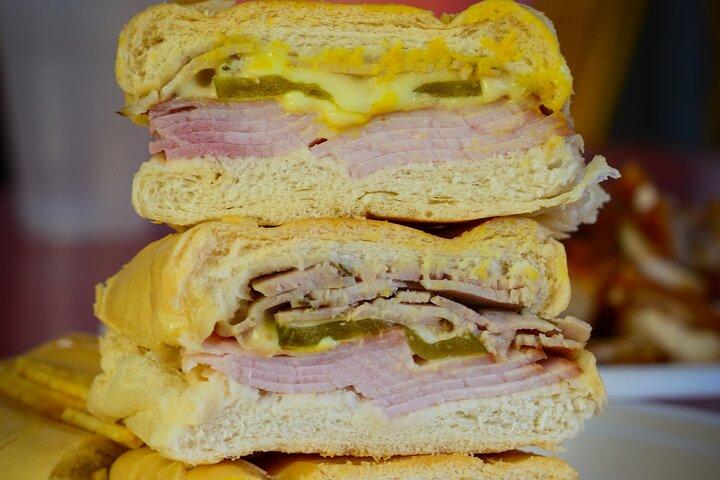 リトルハバナエクスプレスツアー：隠れた料理＆文化ツアー