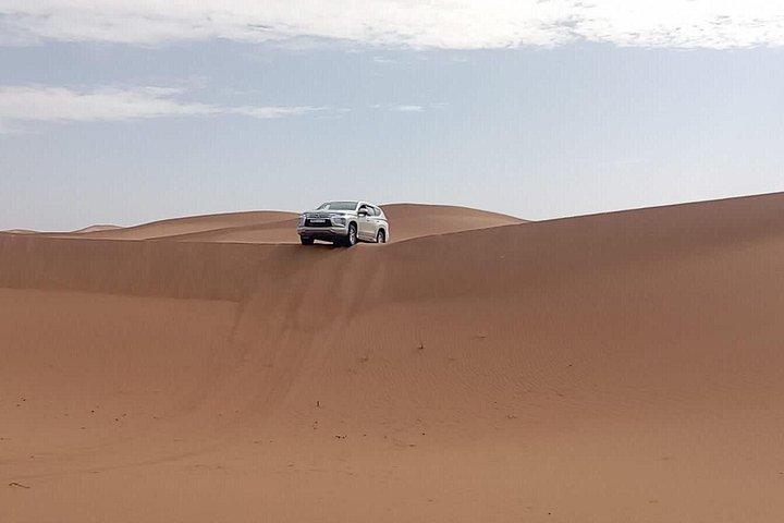 アガディール 少人数グループ 4x4砂漠サファリ：サンドボーディング、ランチ＆ティー