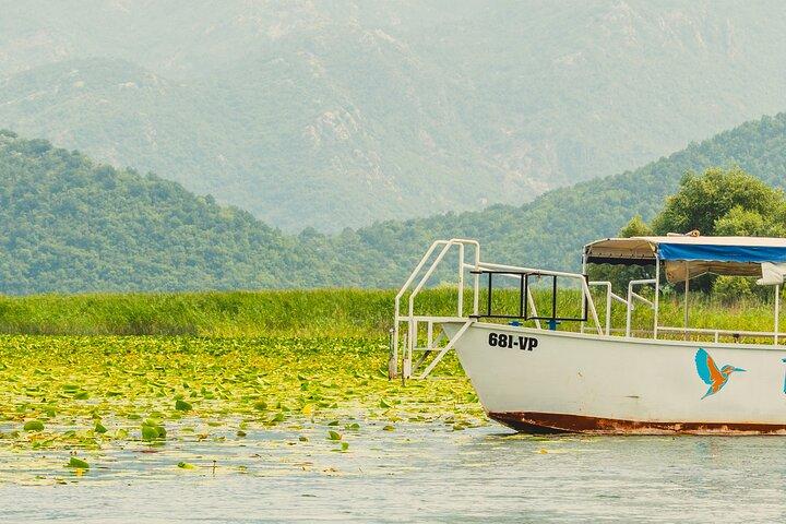 ショートスカダル湖ボートツアー（飲み物付き）