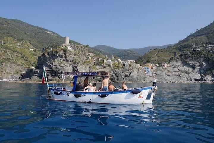 Boat Tour mattutino alle Cinque Terre con brunch a bordo