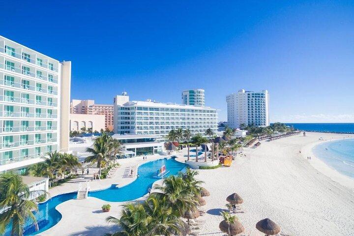 Traslado privado al aeropuerto de Cancún y al hotel Krystal Cancún