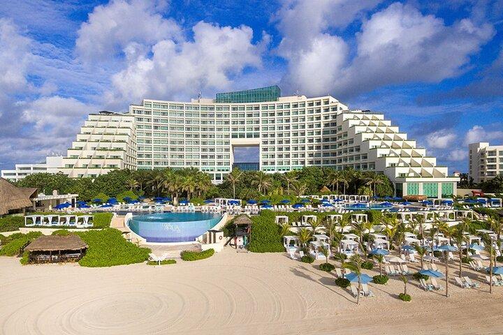 Luchthaven van Cancun en privéshuttle Live Aqua Beach Resort Cancun