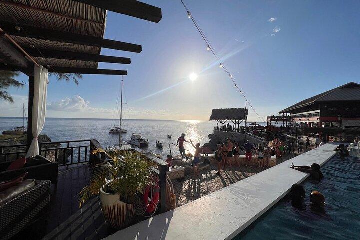 Negril 7 mile Beach, Party Catamaran Cruise og Ricks Cafe Combo