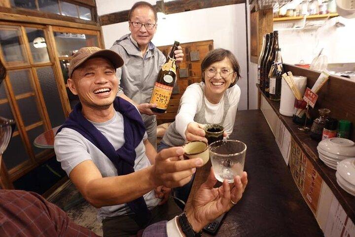 福岡のバー巡りと食べ歩きプライベート ツアー