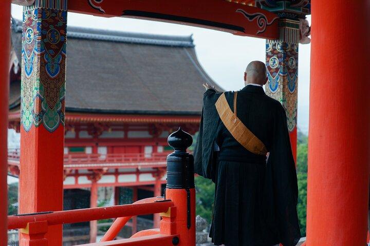 「見えないもの： 清水寺でVIP僧侶ガイド付き体験