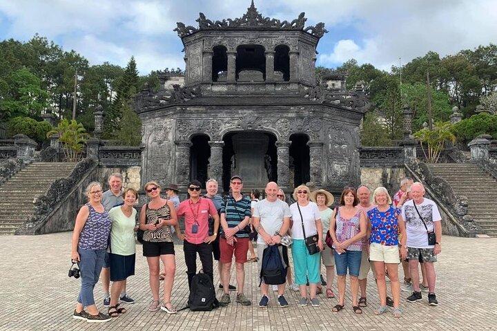 Tour privato di un'intera giornata della città imperiale di Hue dal porto di Chan May