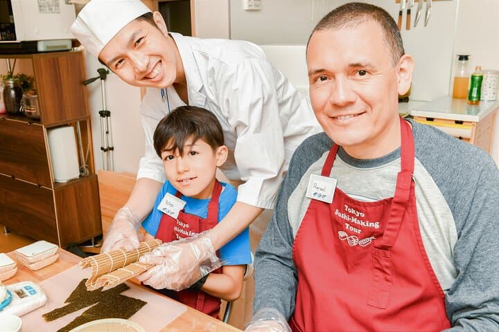 Kid-Friendly Sushi Making Class in Tokyo (English-Led)