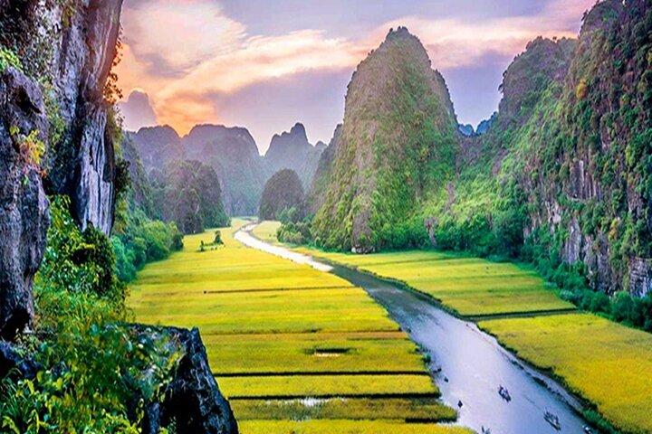 Ninh Binh Tour: Deluxe & Small Group Tam Coc Hoa Lu - Båt, Cykling, Lunchbuffé