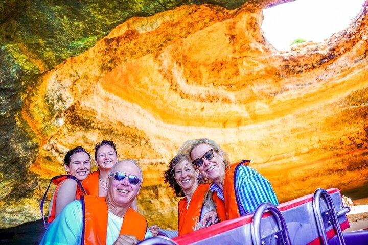 Visite privée de Comporta à l'Algarve avec excursion en bateau aux grottes de Benagil