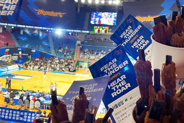 ガイド付き K フード体験付きソウルでのスポーツ試合