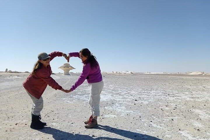 White & Black Desert Marvels och Bahariya Oasis Tour En dag