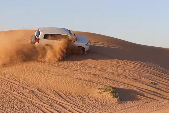 Gita in quad facoltativa per l'intera giornata nel deserto del Lahbab con cena a buffet