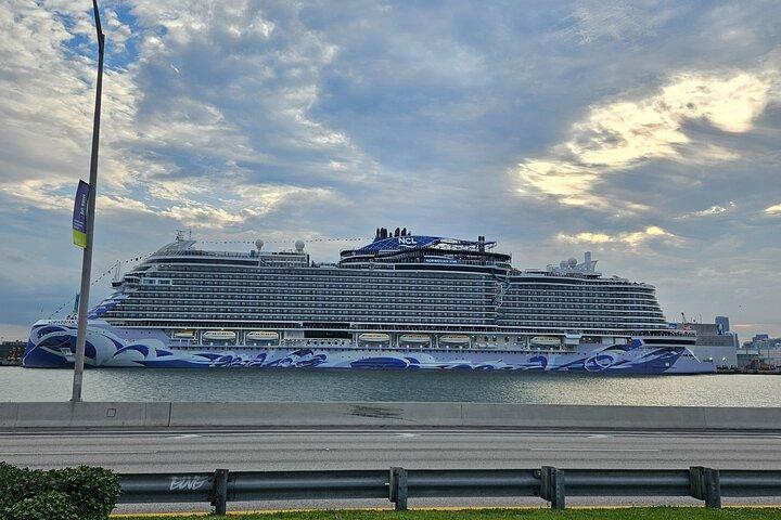 ポートマイアミからマイアミ空港へ移動。 最大11名の乗客。