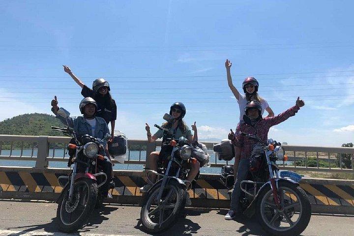 ホイアン：ハイヴァン峠経由フエ行き/フエ発のイージーライダーツアー（片道）