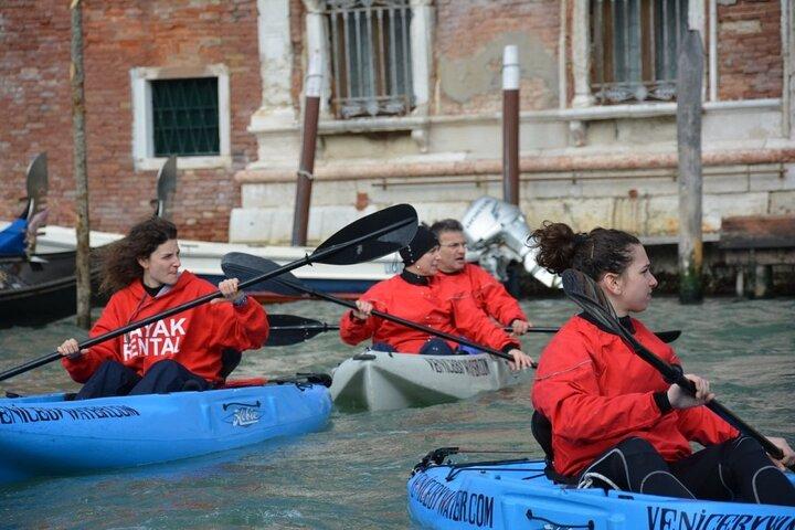 Venecia: Tour en kayak por los canales desde un POV único