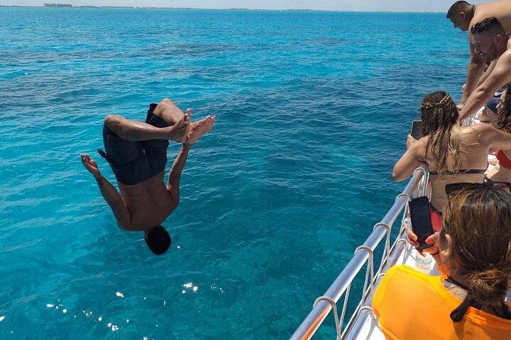 Excursão Isla Mujeres com comida open bar e mergulho com snorkel