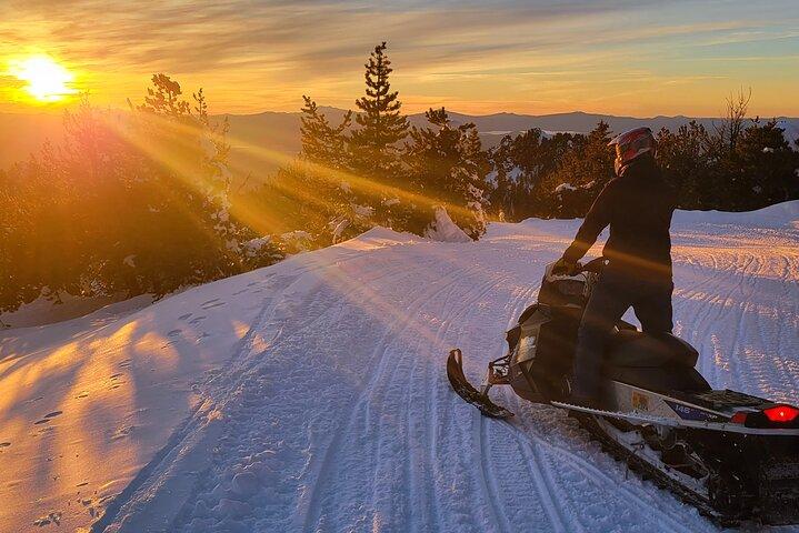 Tours Guiados En Motos De Nieve En El Monumento Volcánico Nacional