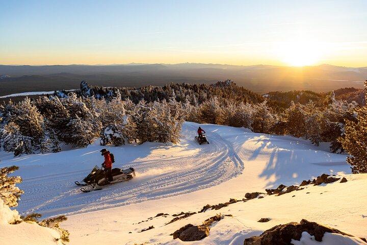 Tours Guiados En Motos De Nieve En El Monumento Volcánico Nacional