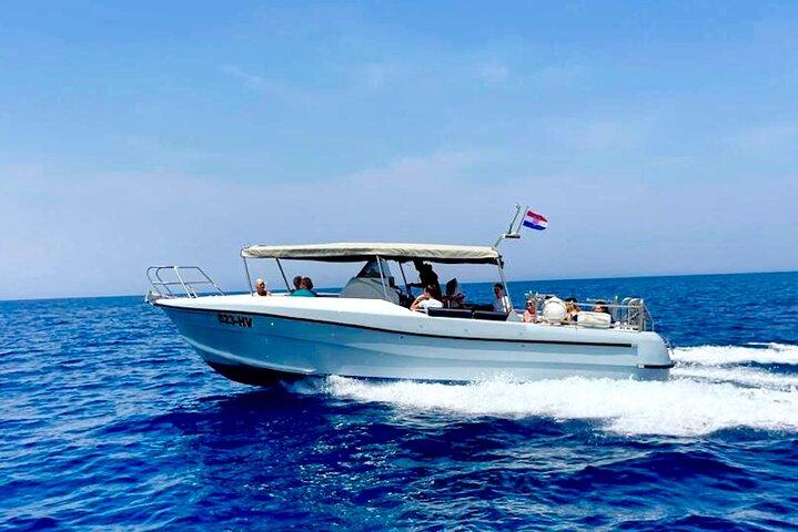 Da Hvar: tour indimenticabile all'isola di Vis e alla Grotta Azzurra