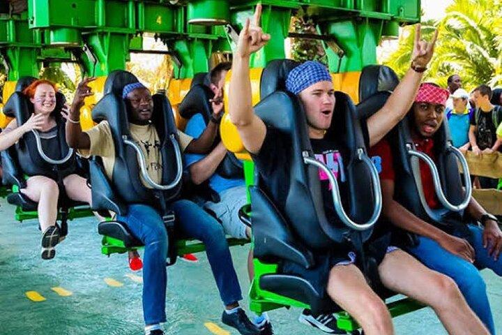 Parque de atracciones de la ciudad de arrecifes de oro y tour por la mina