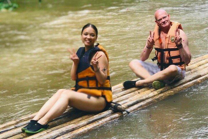Elephant Sanctuary + Vattenfall + Bamboo Rafting Endagsutflykt