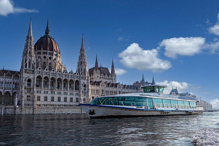 Budapest Donaukryssning med dryck, Audio Guide