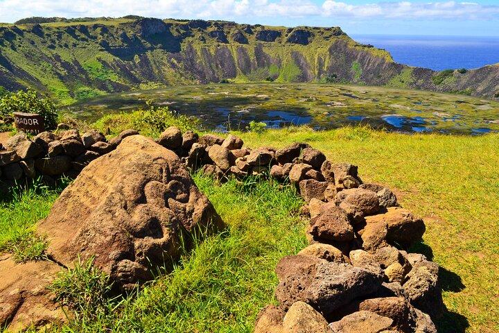 2 Days Highlights Tour in Easter Island Moai and Nature