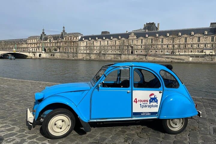 Private tour Paris 3 hours in vintage Citroën 2CV