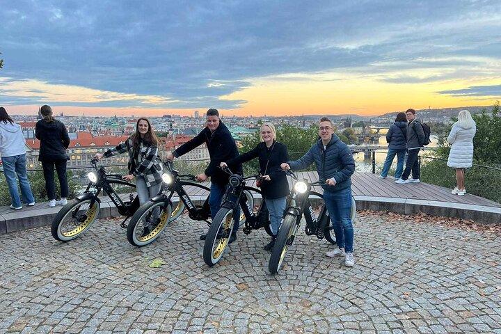 Prag på E-cykel i elegant retrostil - Utsiktspunkter och sightseeing
