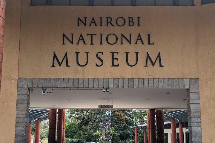 City Tour em Nairobi: Museu de Nairobi, telhado do KICC e museu ferroviário