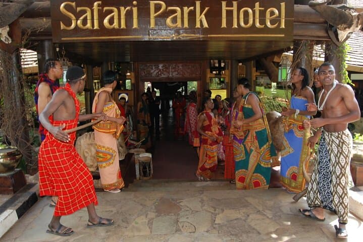 Dinner Experience with Cat Show at Safari Park Hotel