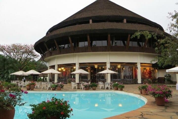 Dinner Experience with Cat Show at Safari Park Hotel