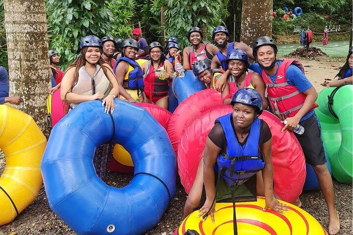 Tour di Tubing sul fiume, cascate del fiume Dunns e ZipLine da Montego Bay