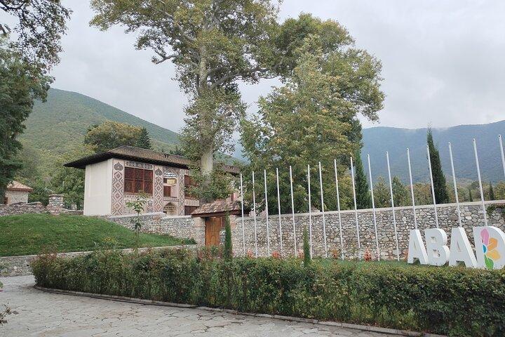 Privat fuld dag Sheki Heritage og Silk Road tur